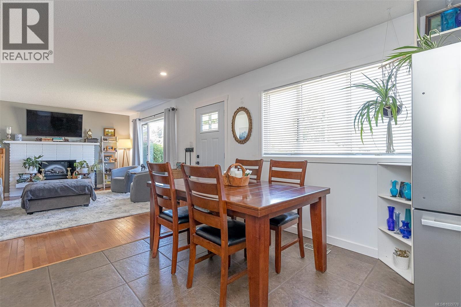 164 Stanford Ave W, Parksville