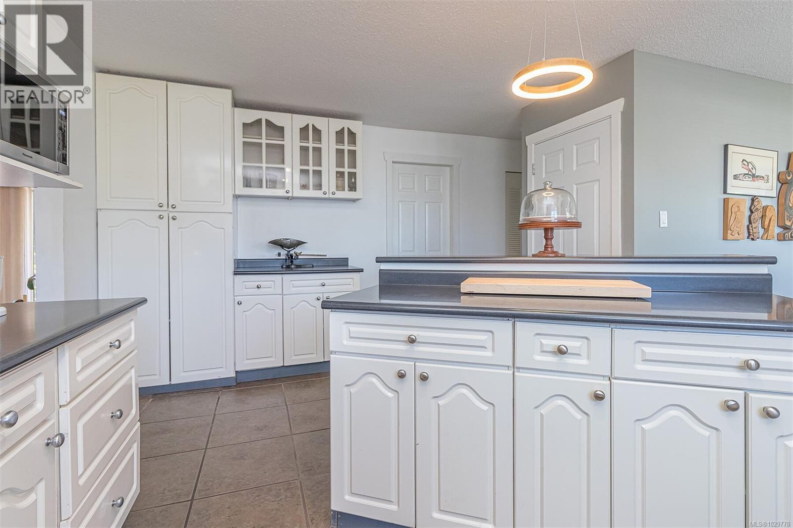 164 Stanford Ave W, Parksville