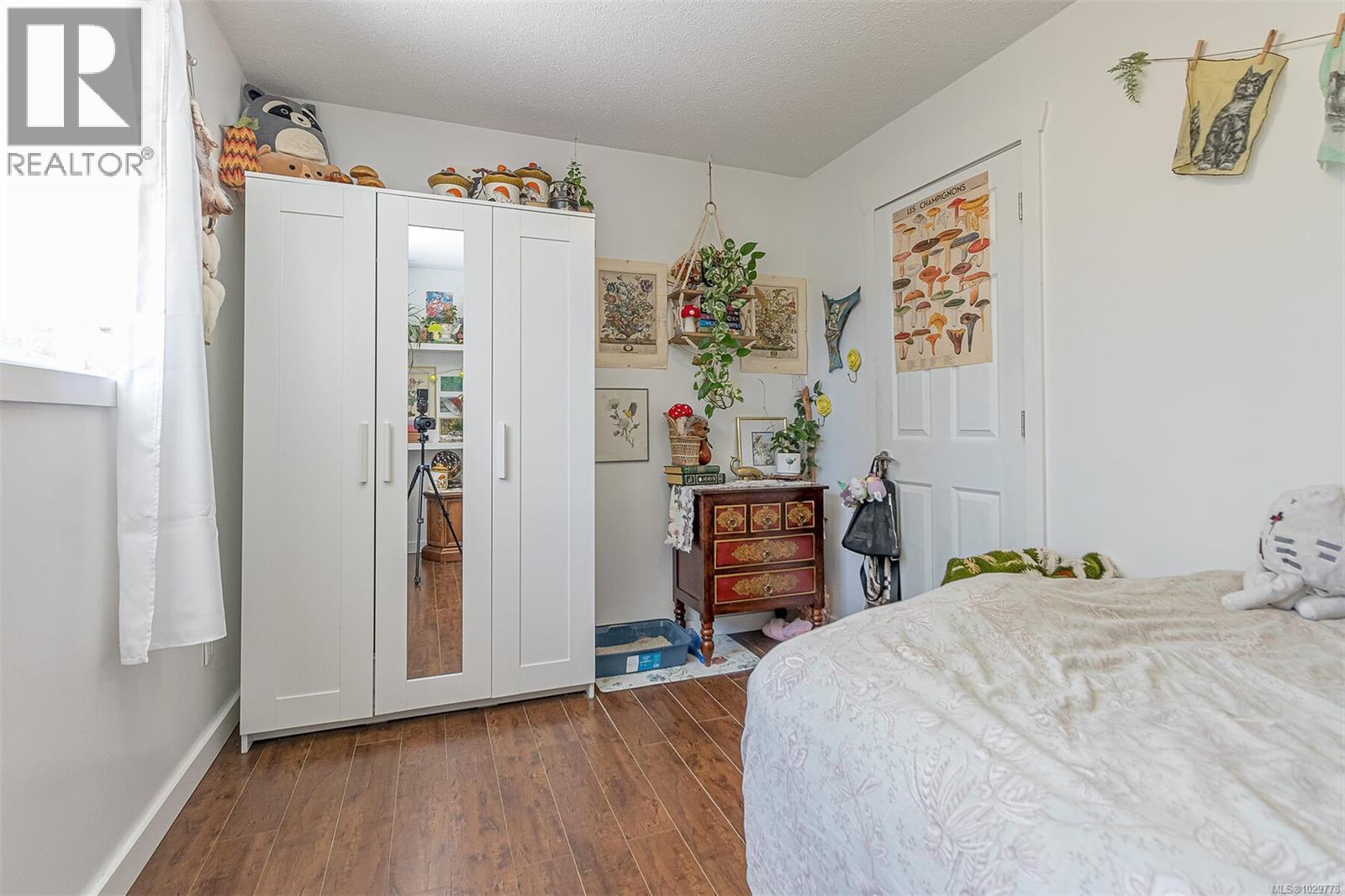 164 Stanford Ave W, Parksville