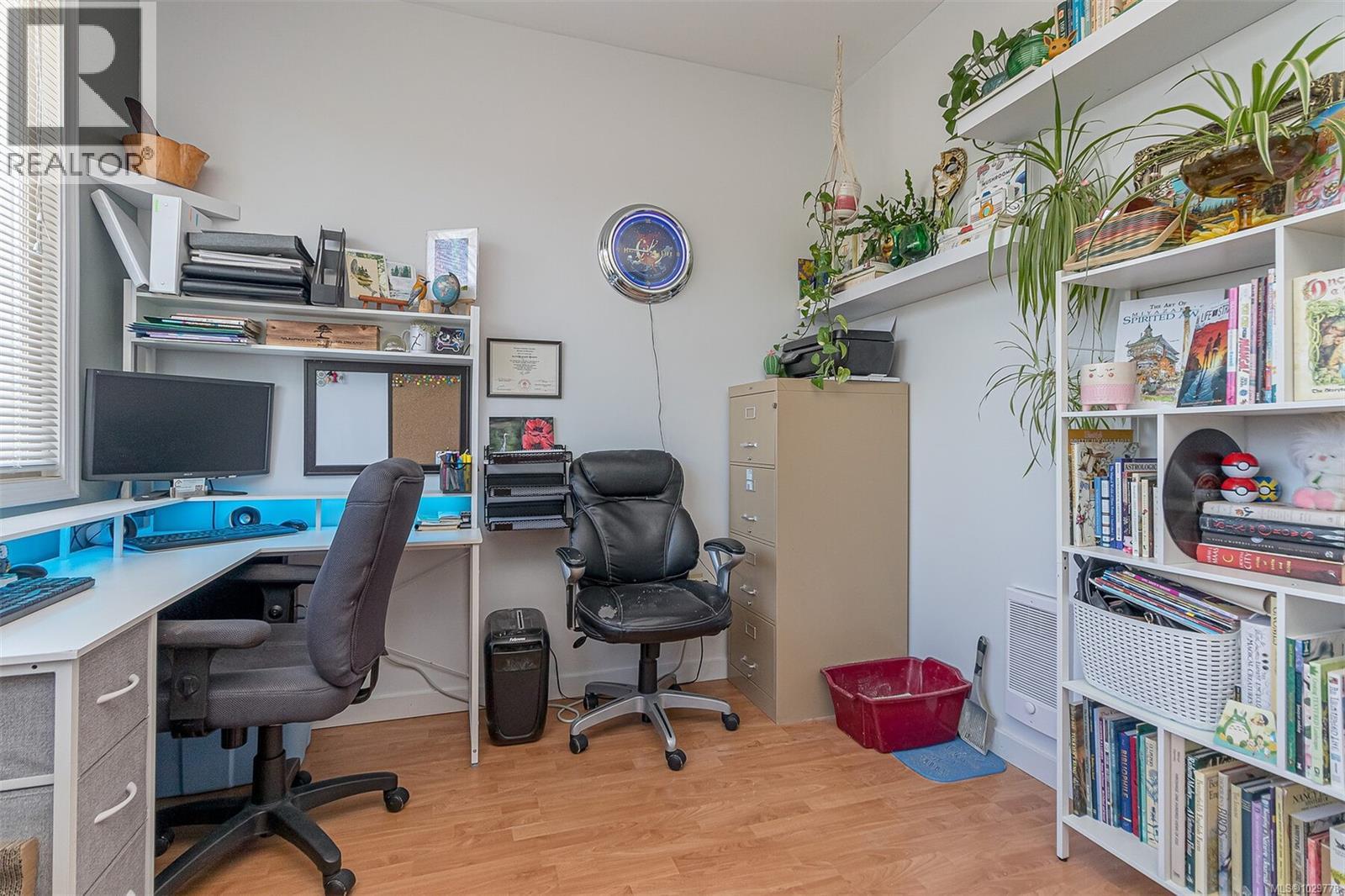 164 Stanford Ave W, Parksville