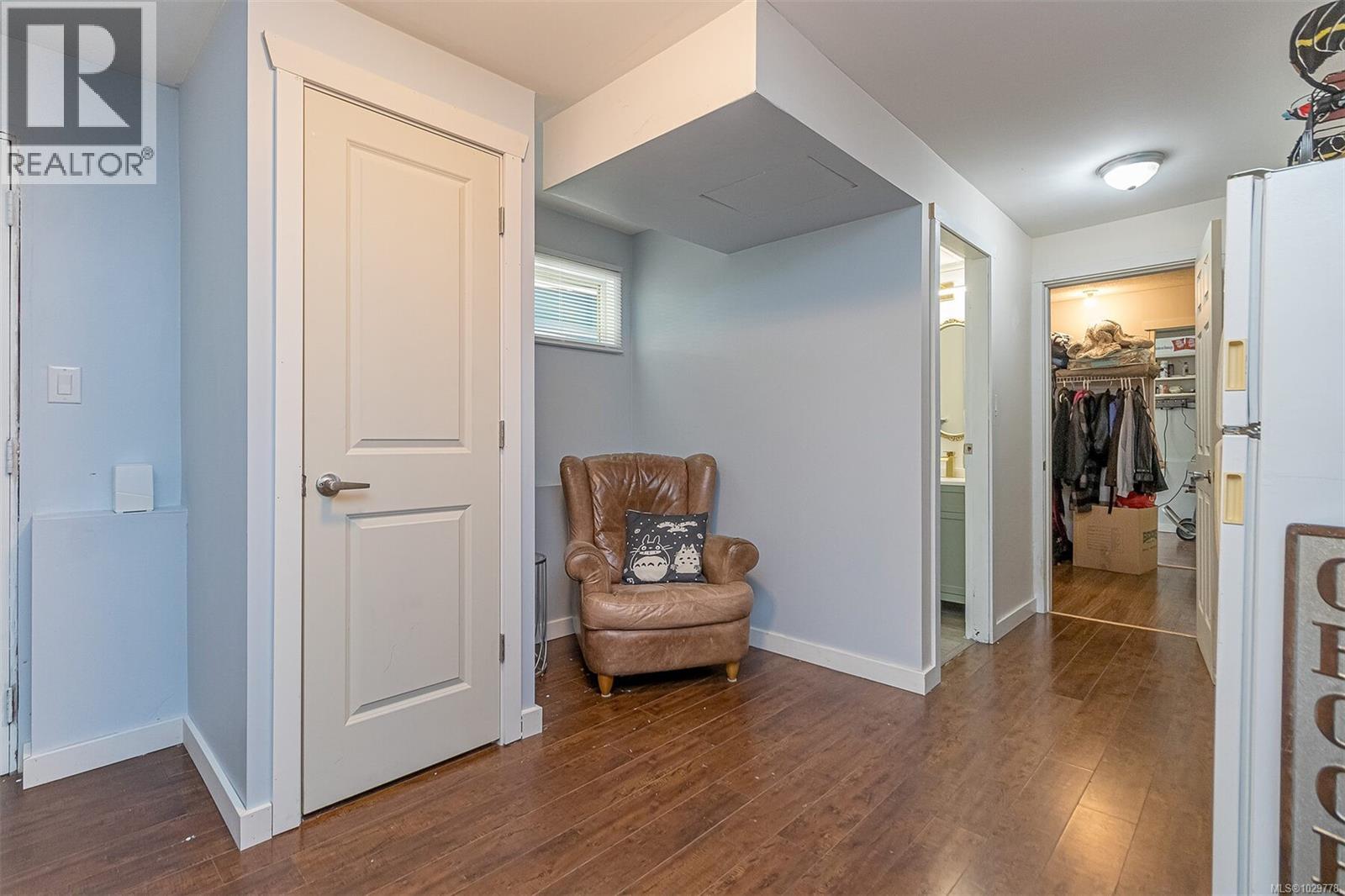 164 Stanford Ave W, Parksville