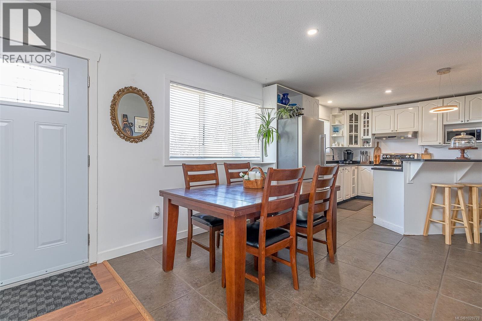 164 Stanford Ave W, Parksville