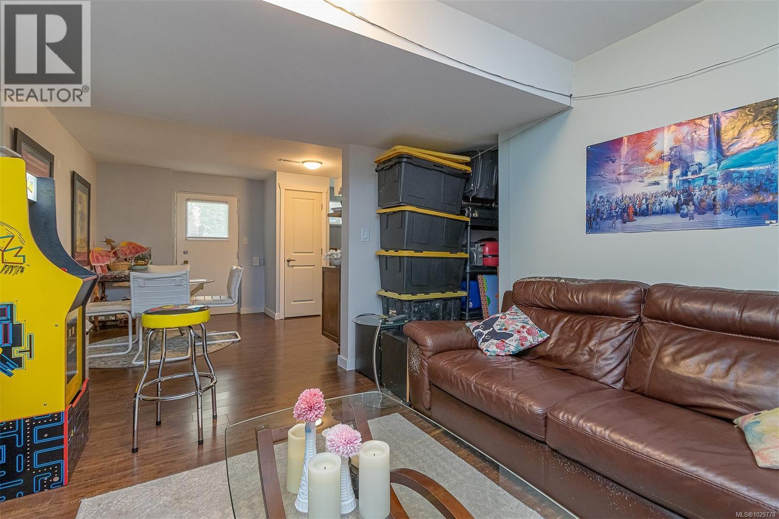 164 Stanford Ave W, Parksville