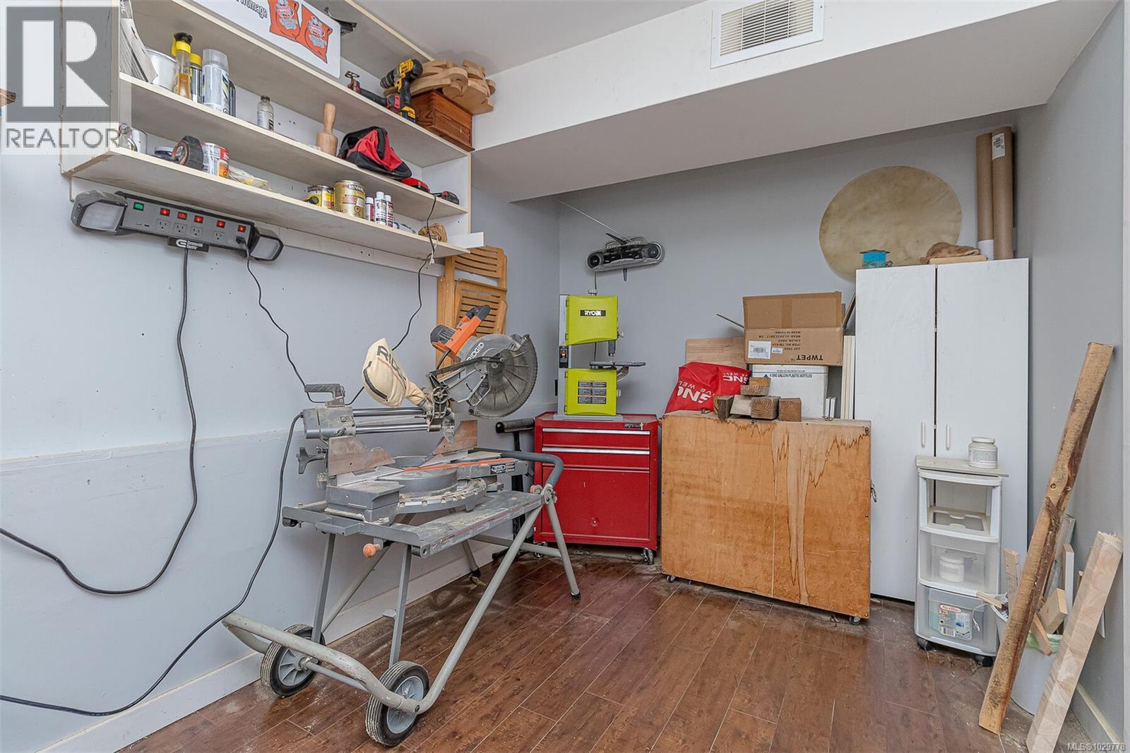 164 Stanford Ave W, Parksville