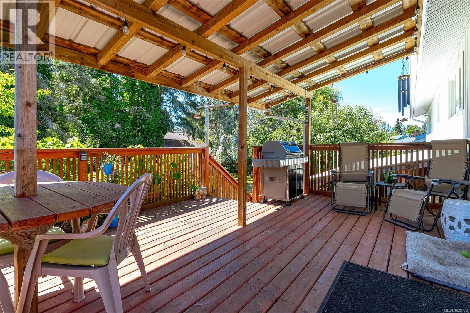 164 Stanford Ave W, Parksville