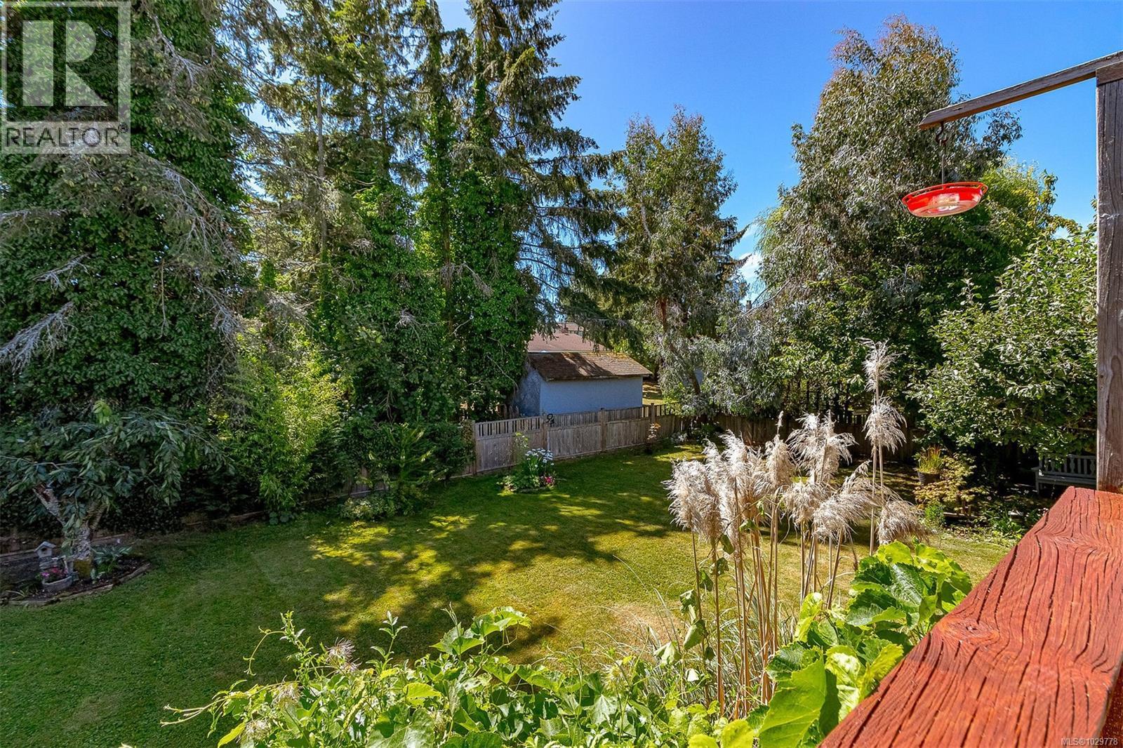 164 Stanford Ave W, Parksville