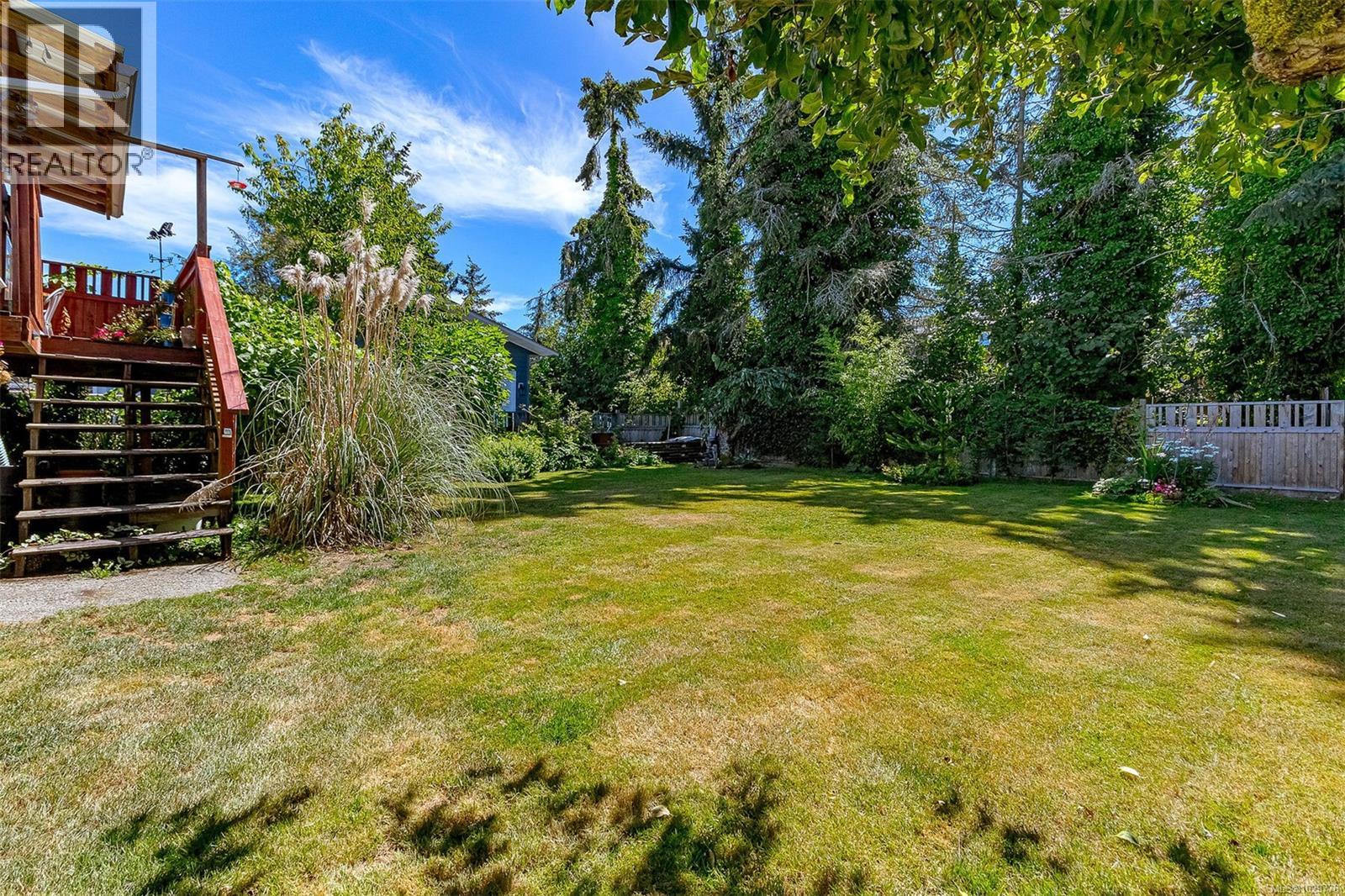 164 Stanford Ave W, Parksville