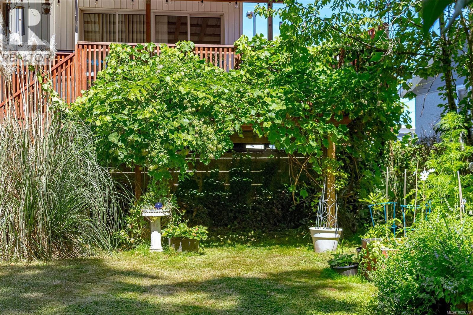 164 Stanford Ave W, Parksville