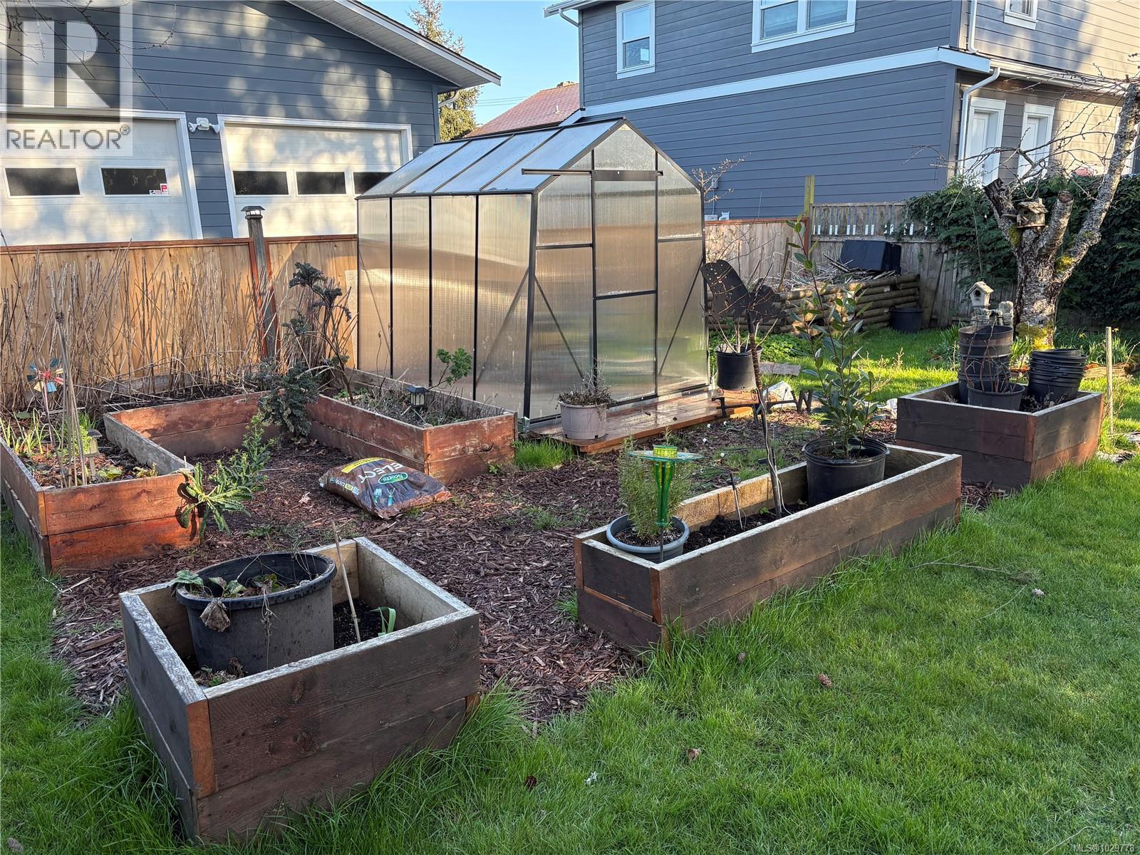 164 Stanford Ave W, Parksville