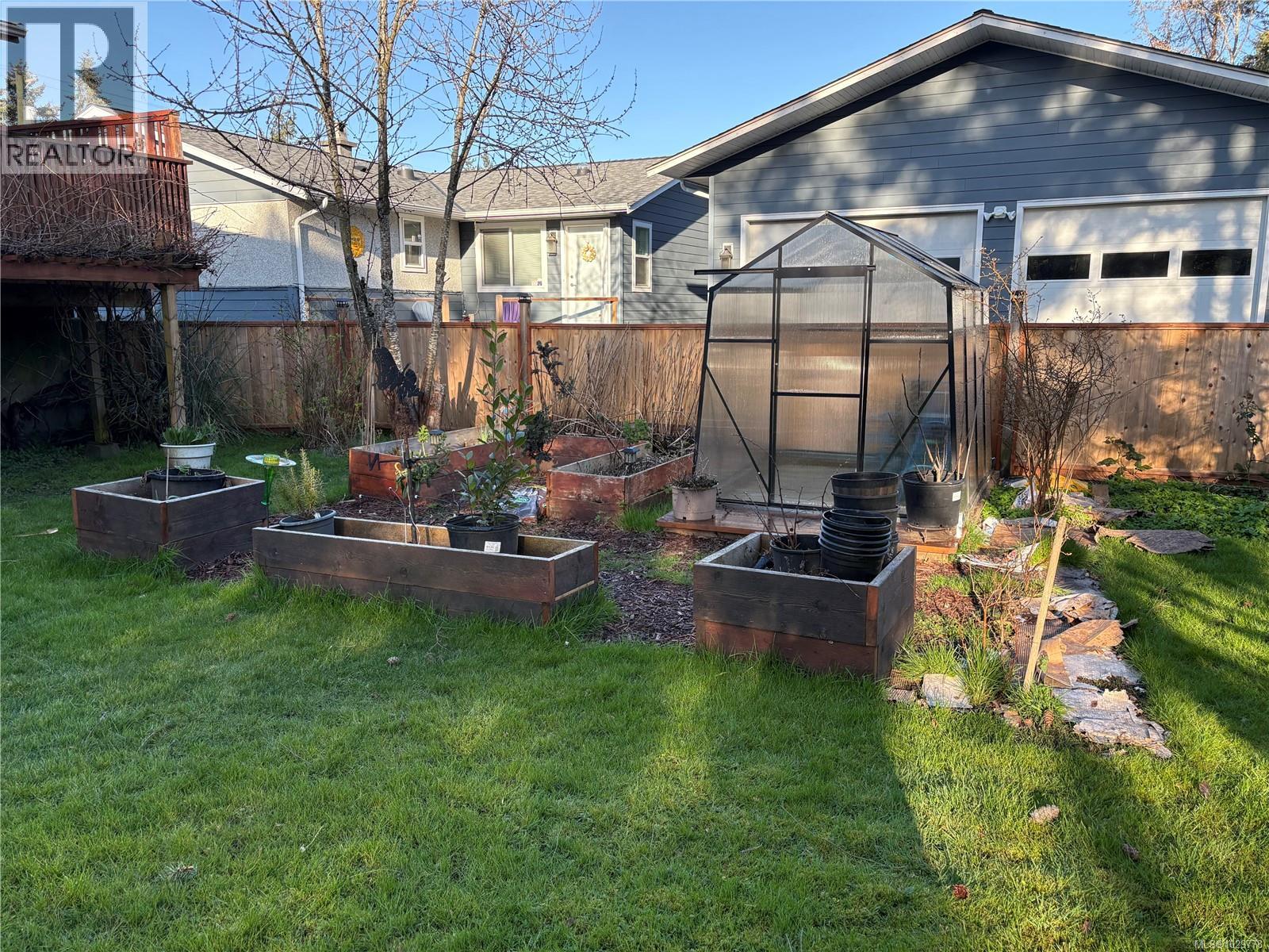 164 Stanford Ave W, Parksville