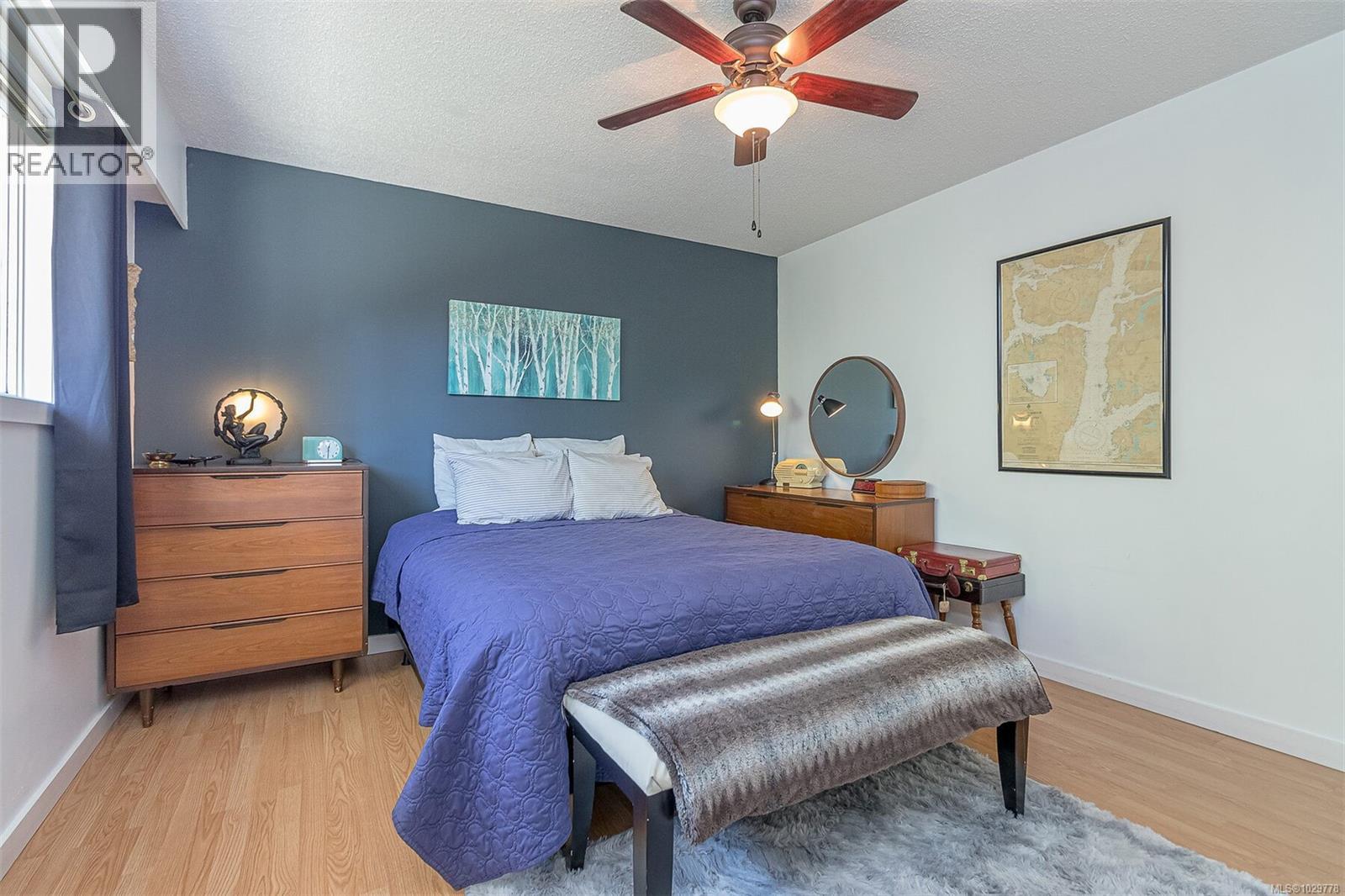 164 Stanford Ave W, Parksville