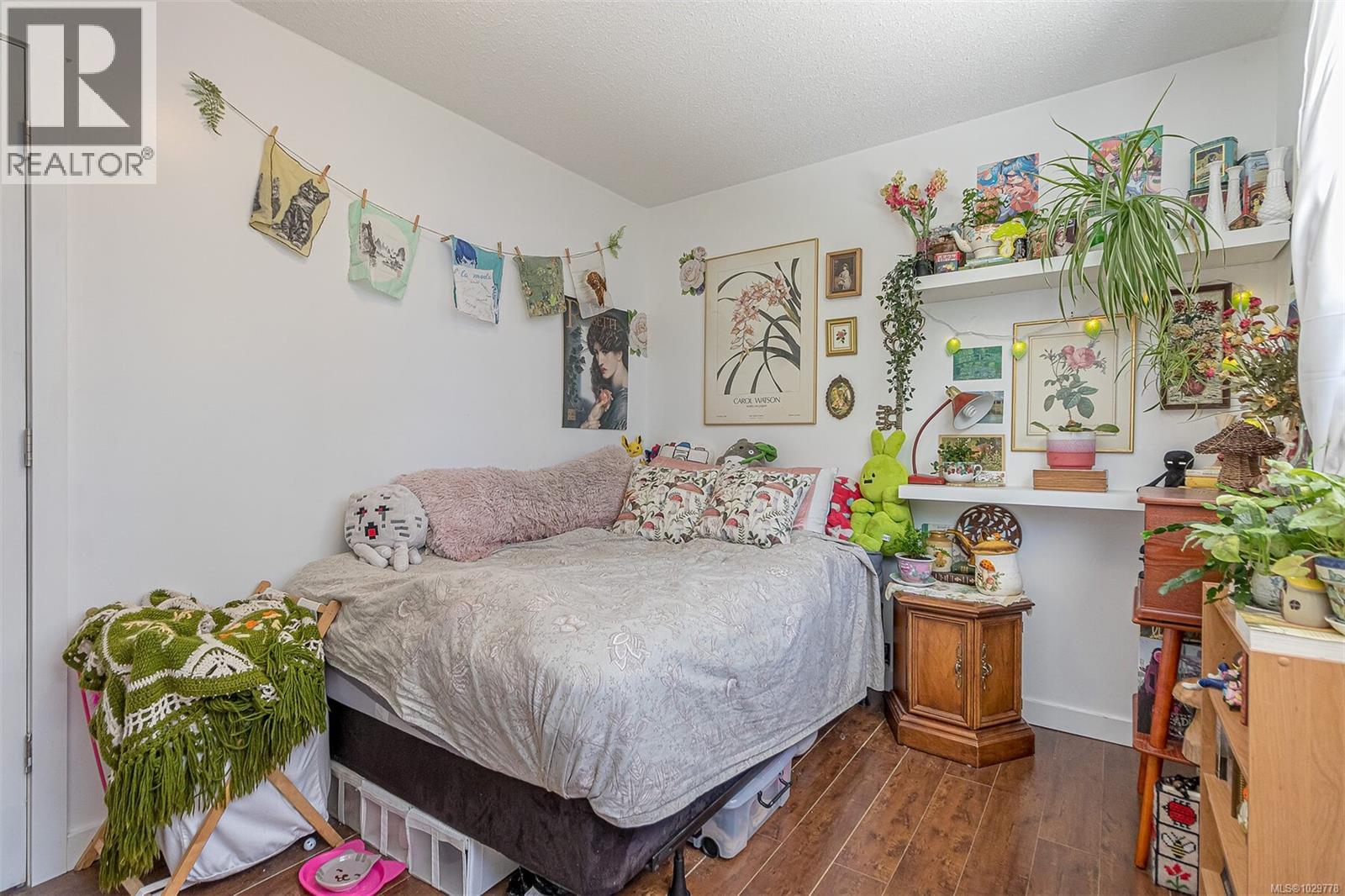 164 Stanford Ave W, Parksville