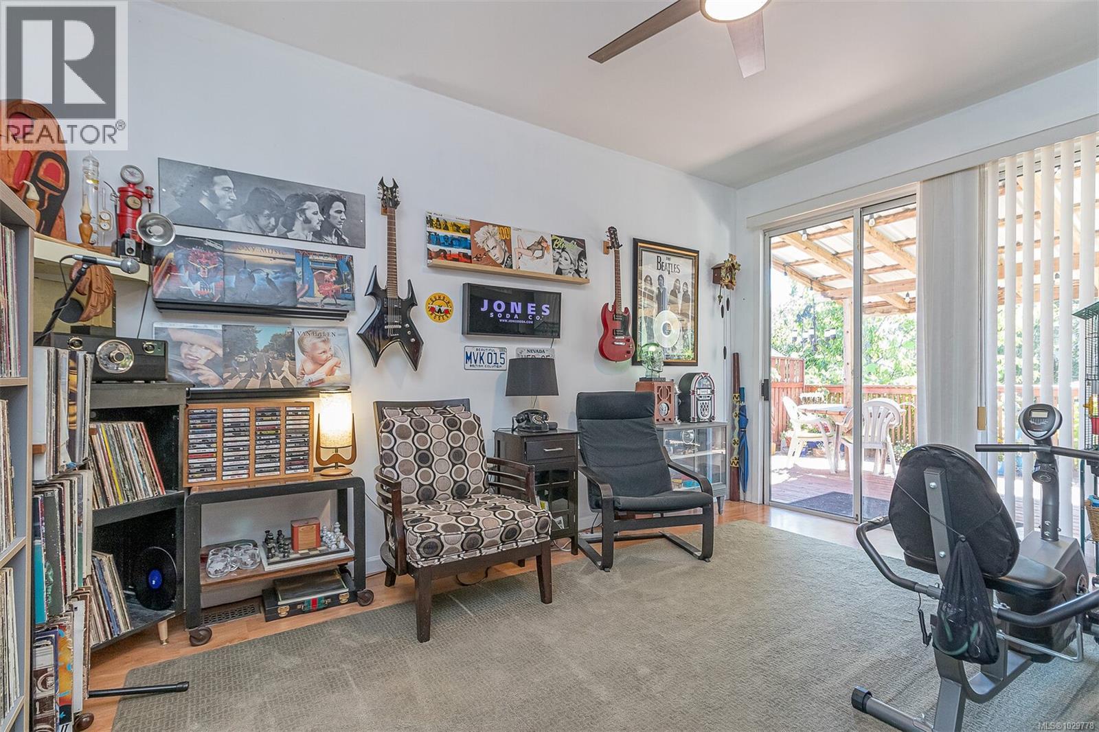 164 Stanford Ave W, Parksville