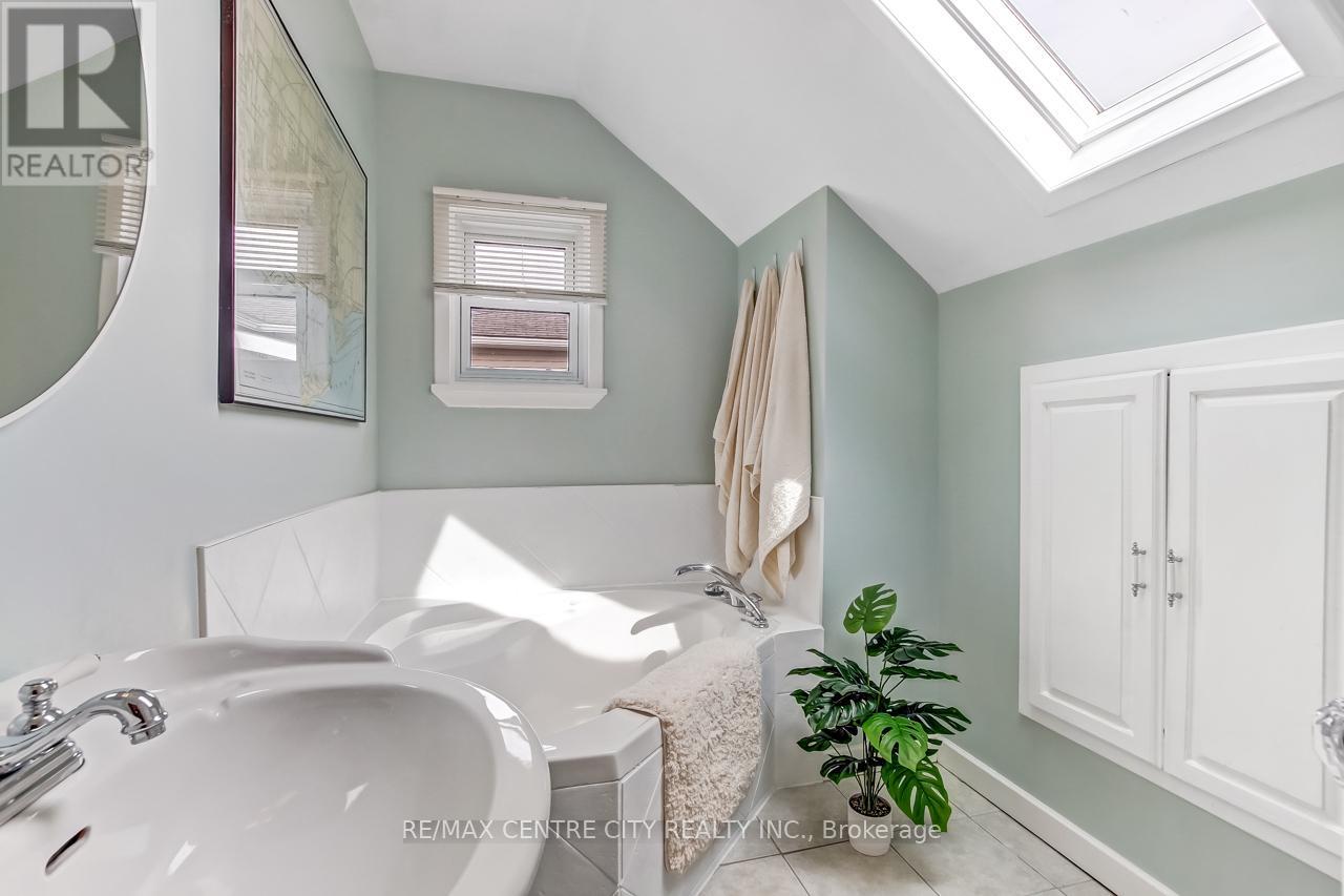 233 COLBORNE STREET Property Photo