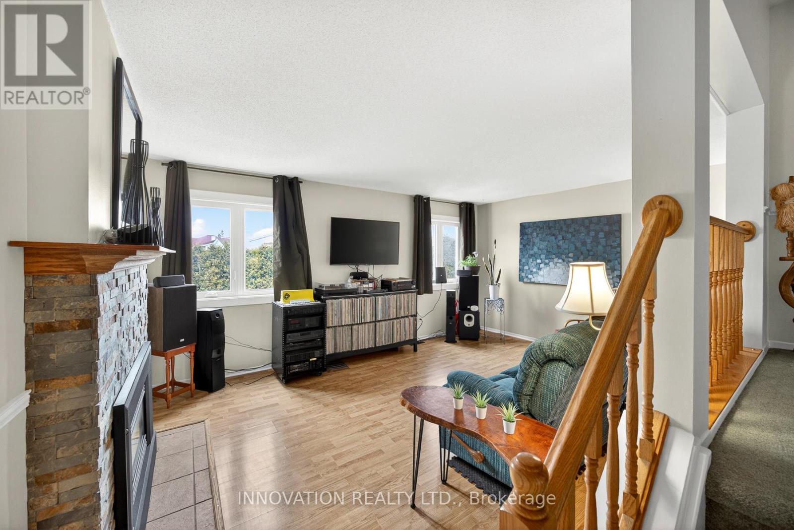 34 WATERTON CRESCENT, Ottawa, Ontario
