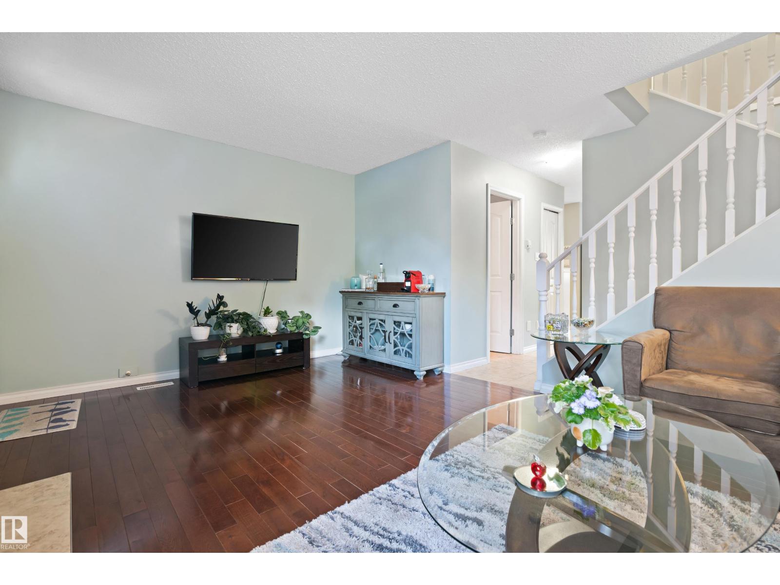 6163 38 AV NW, Edmonton