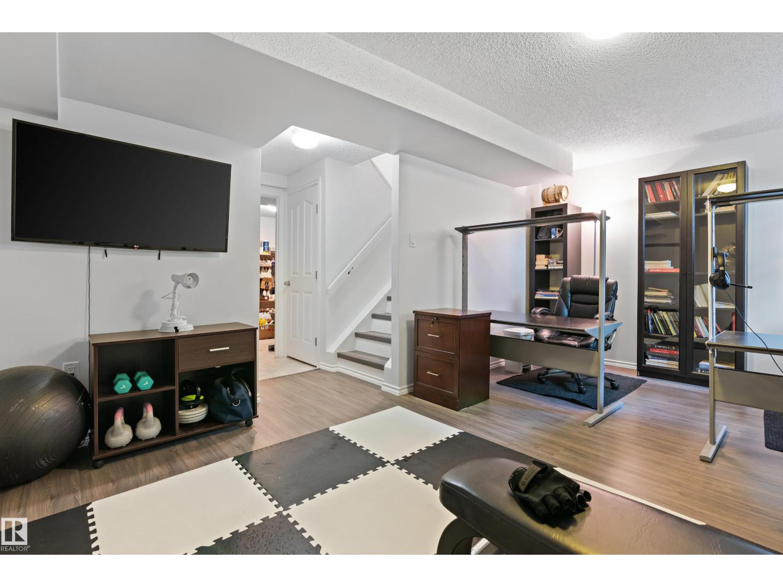 6163 38 AV NW, Edmonton