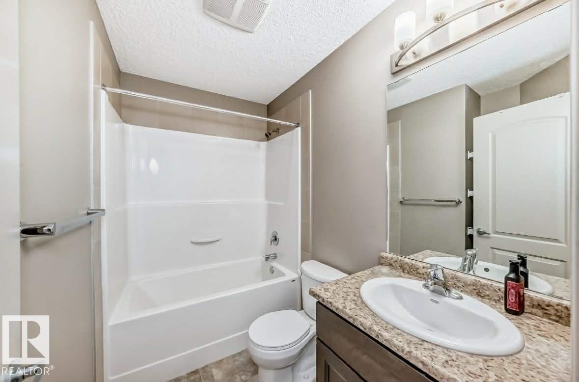 3008 17 AV AV NW NW, Edmonton