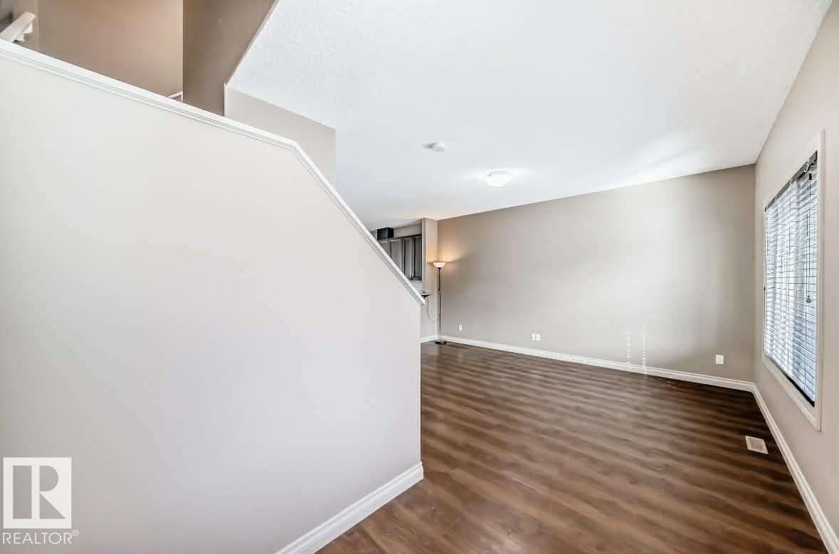 3008 17 AV AV NW NW, Edmonton