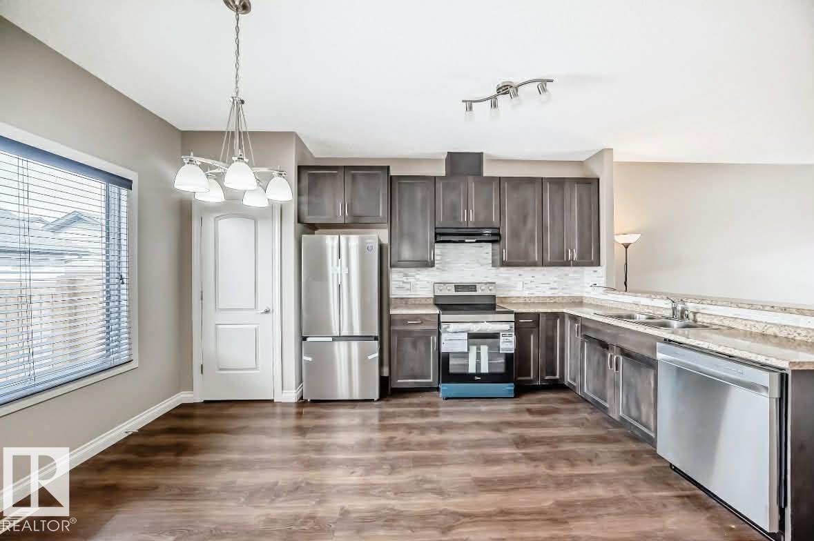 3008 17 AV AV NW NW, Edmonton