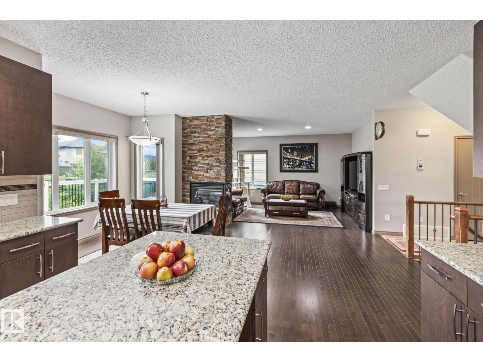 9520 206 ST NW, Edmonton