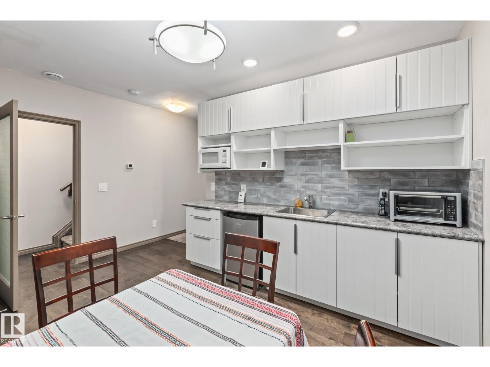 9520 206 ST NW, Edmonton