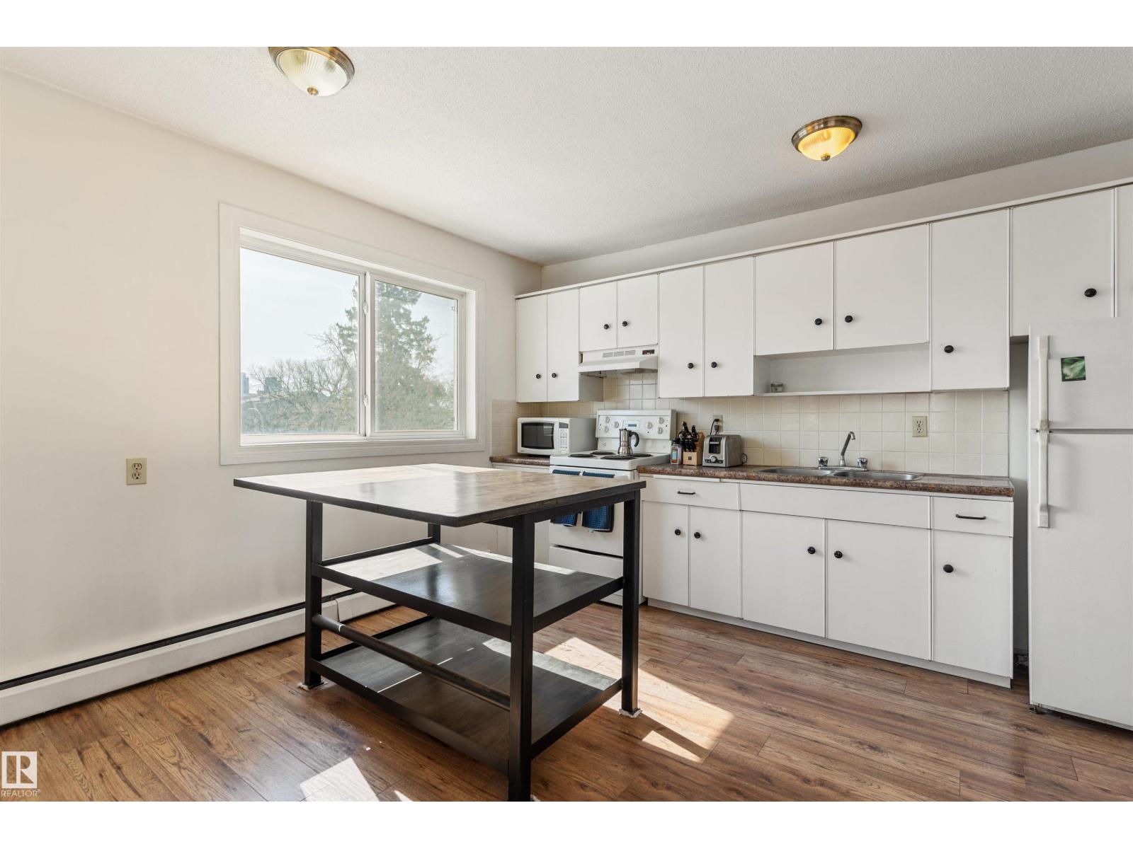 #18 10812 115 ST NW, Edmonton