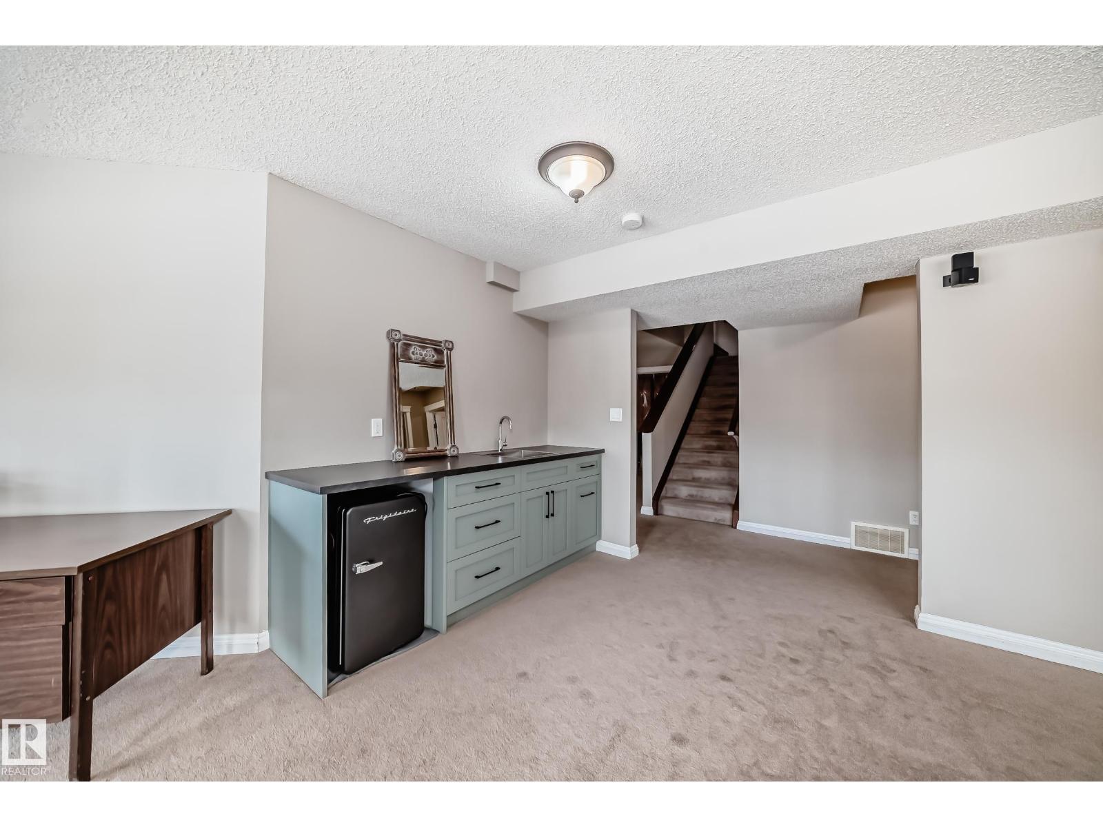 2326 FREZENBERG AV NW, Edmonton