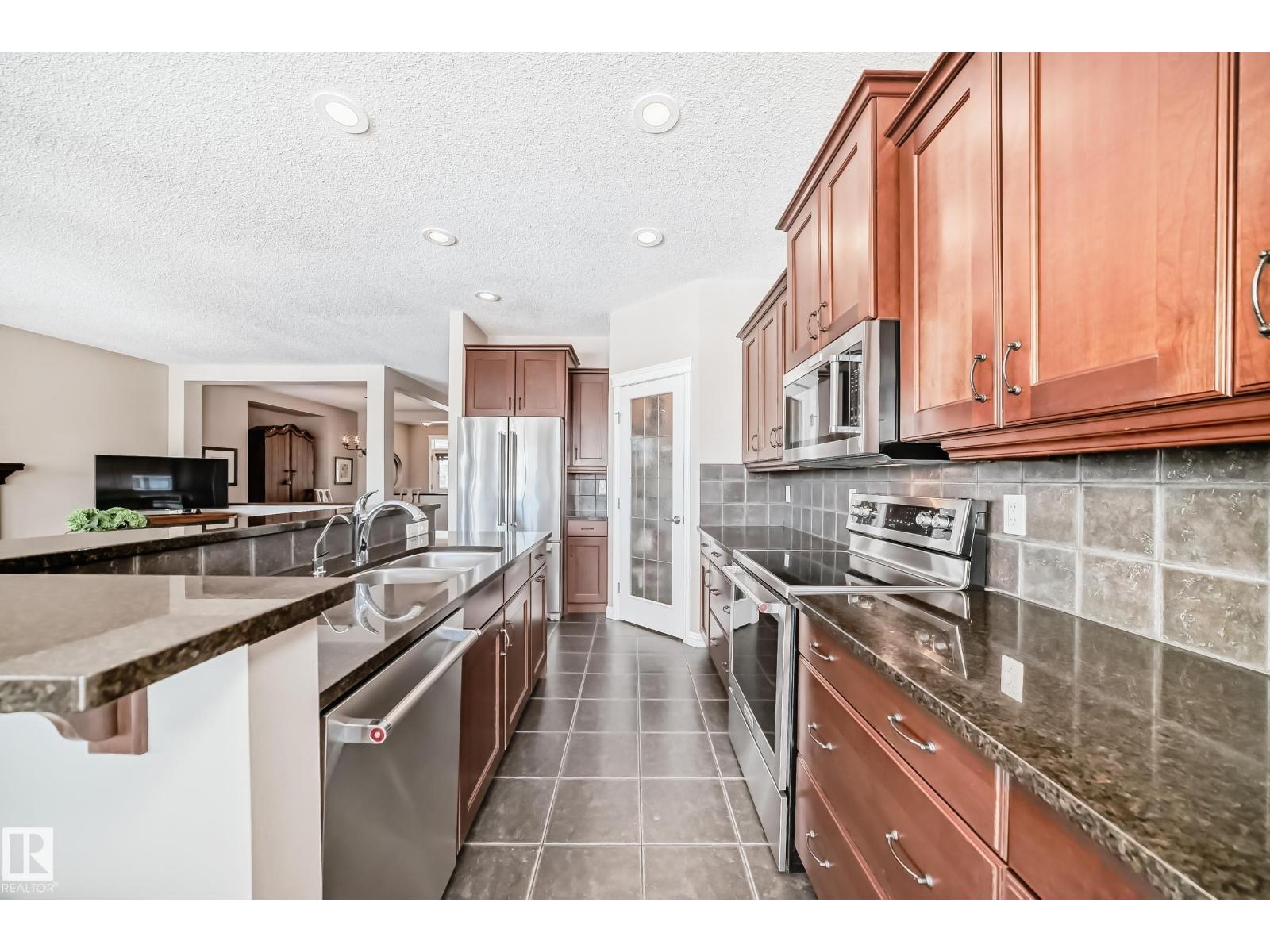 2326 FREZENBERG AV NW, Edmonton