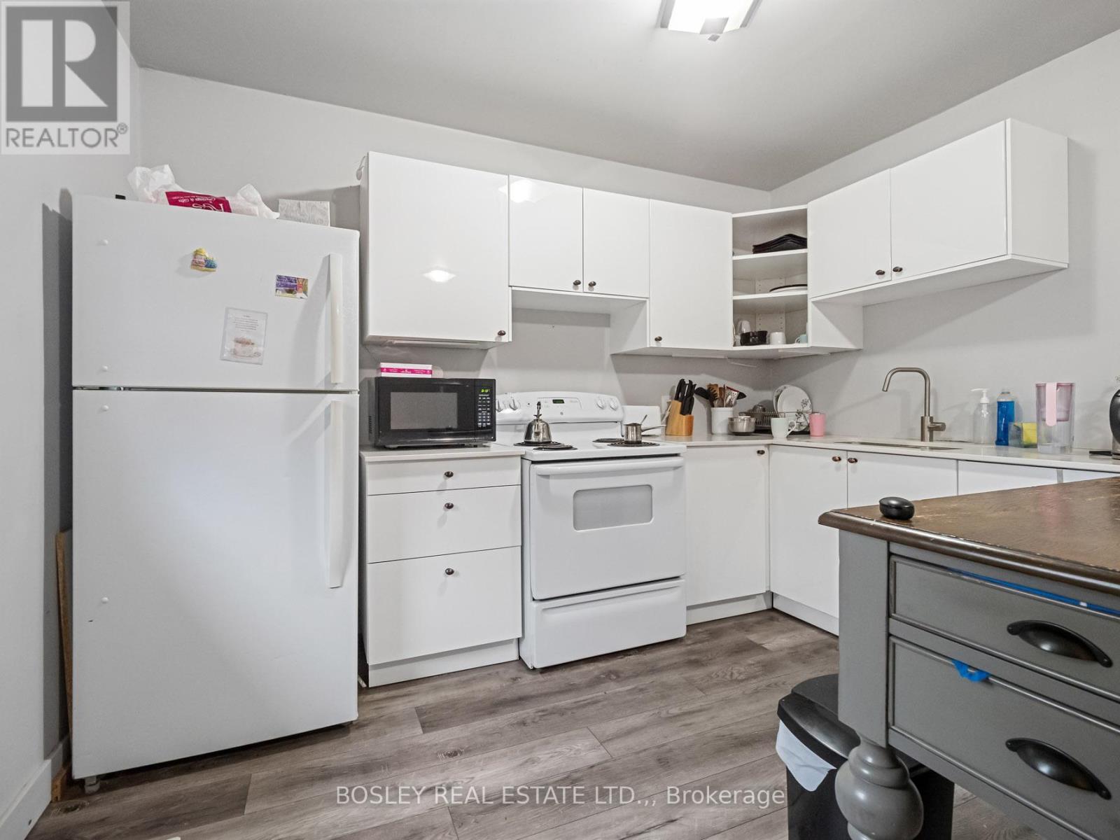 121 OAKDALE AVENUE - 26