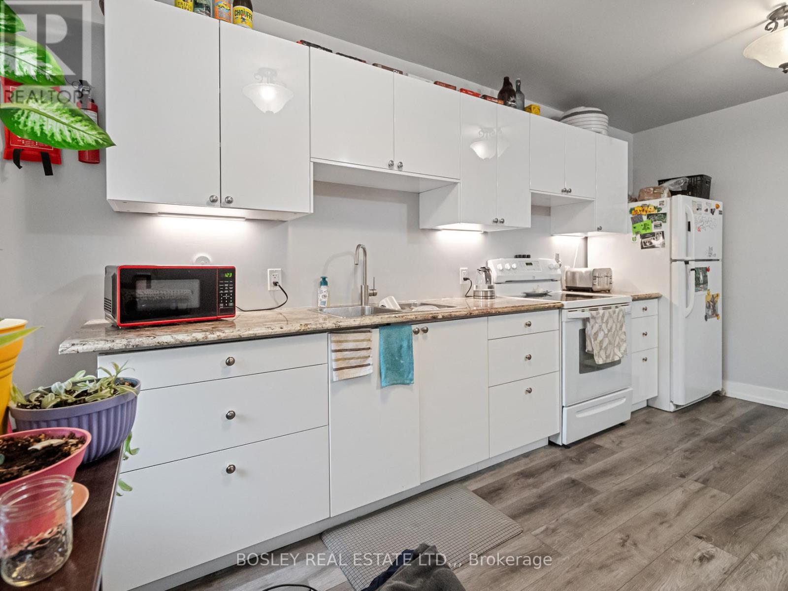 121 OAKDALE AVENUE - Image 3