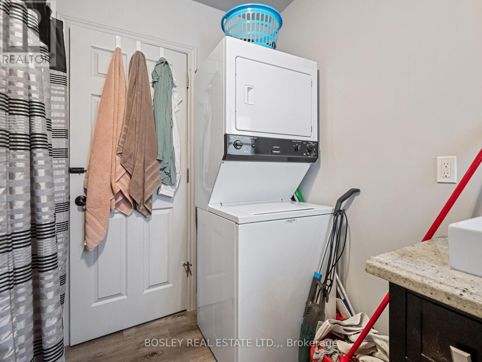 121 OAKDALE AVENUE - 31