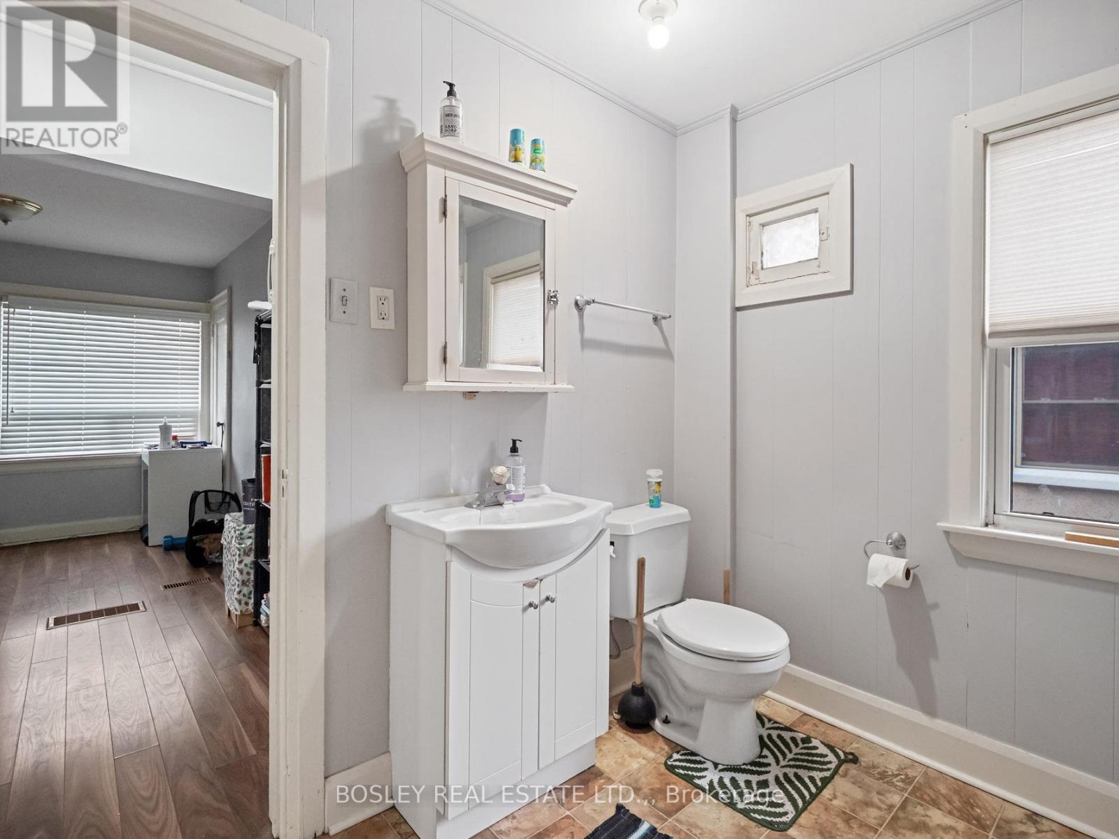 121 OAKDALE AVENUE - 43