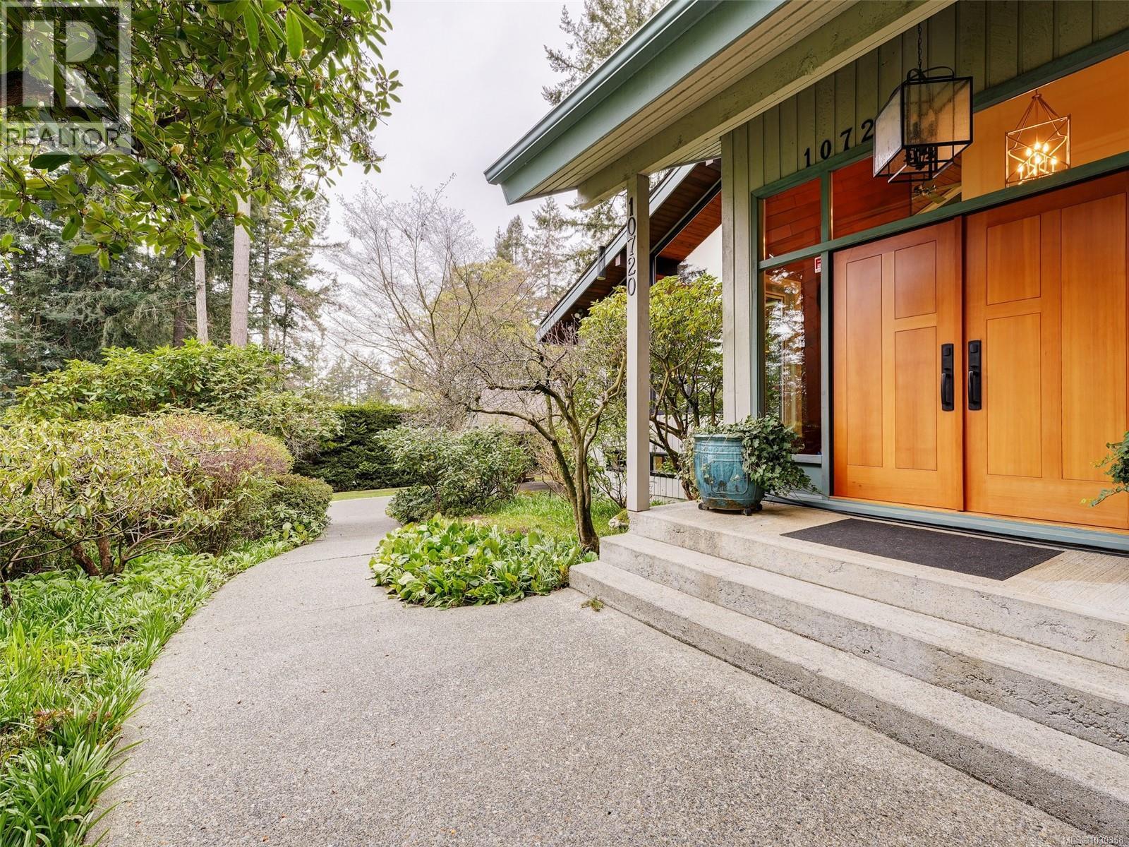  10720 Derrick Road, North Saanich