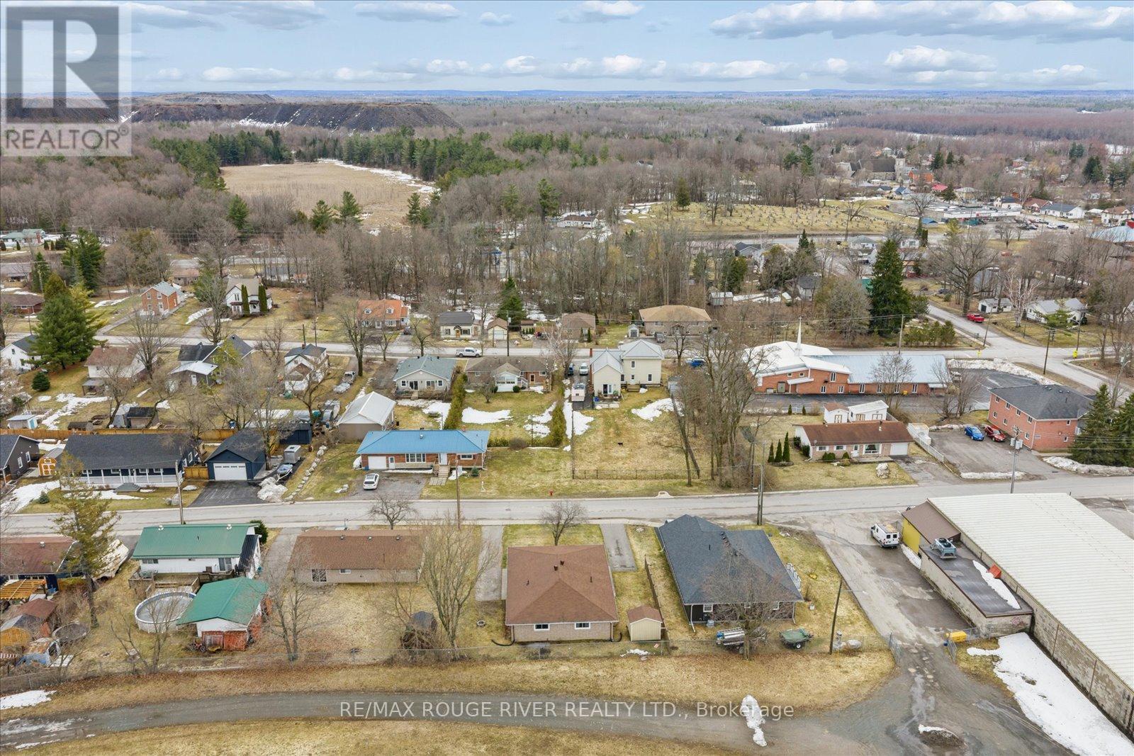 6 CRAWFORD DRIVE - 32