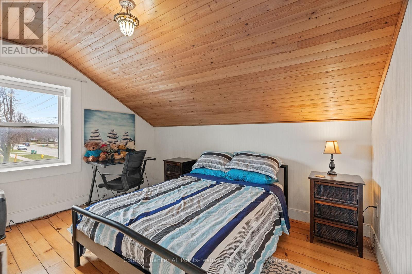85 CAMBRIA ROAD N - 32