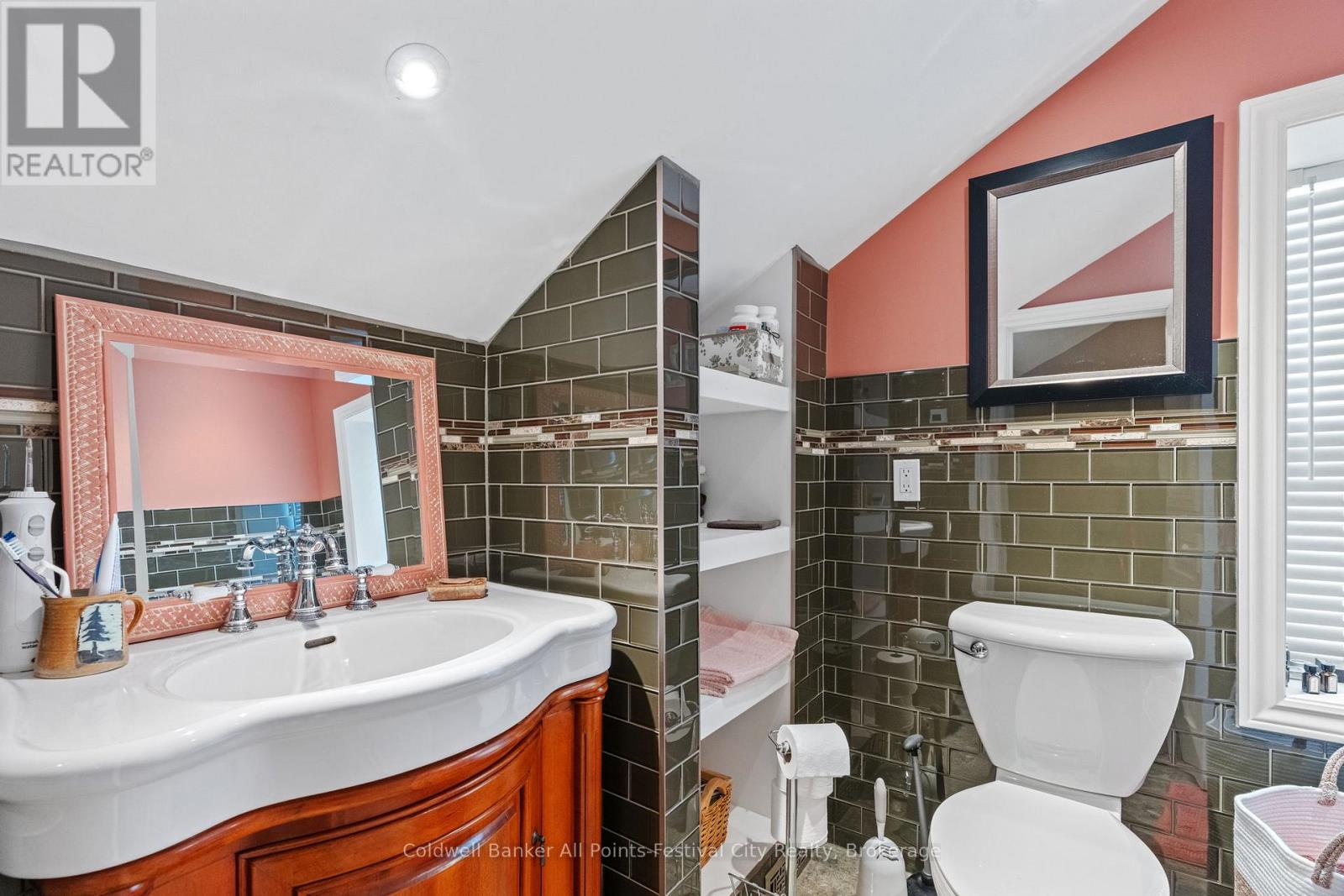 85 CAMBRIA ROAD N - 34
