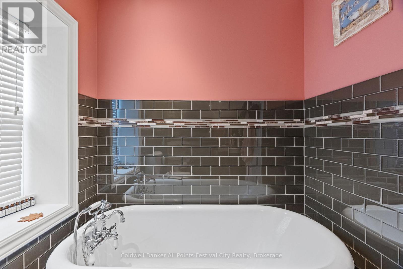 85 CAMBRIA ROAD N - 35
