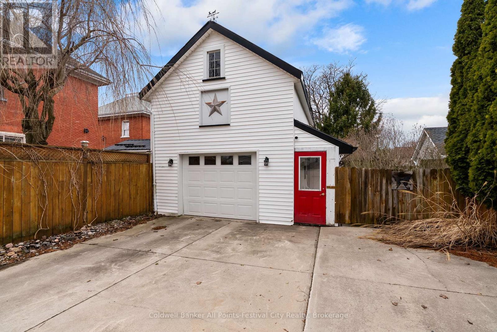 85 CAMBRIA ROAD N - 39