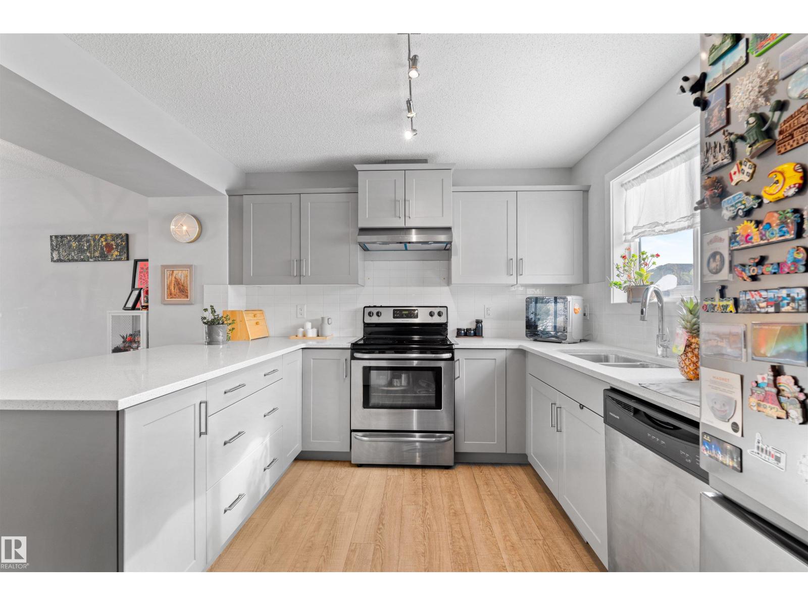 545 CHAPPELLE DR SW, Edmonton