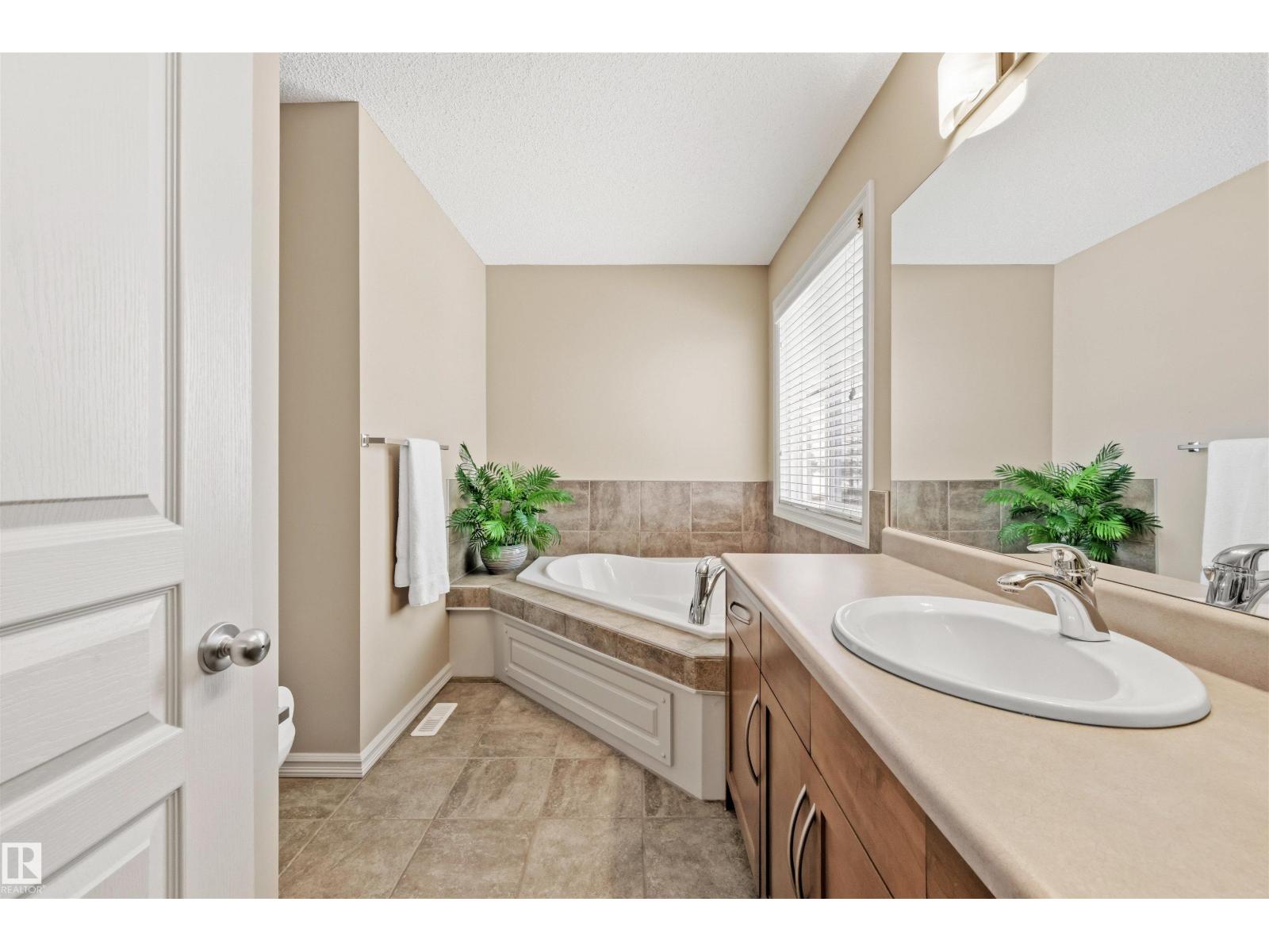 304 79 ST SW, Edmonton