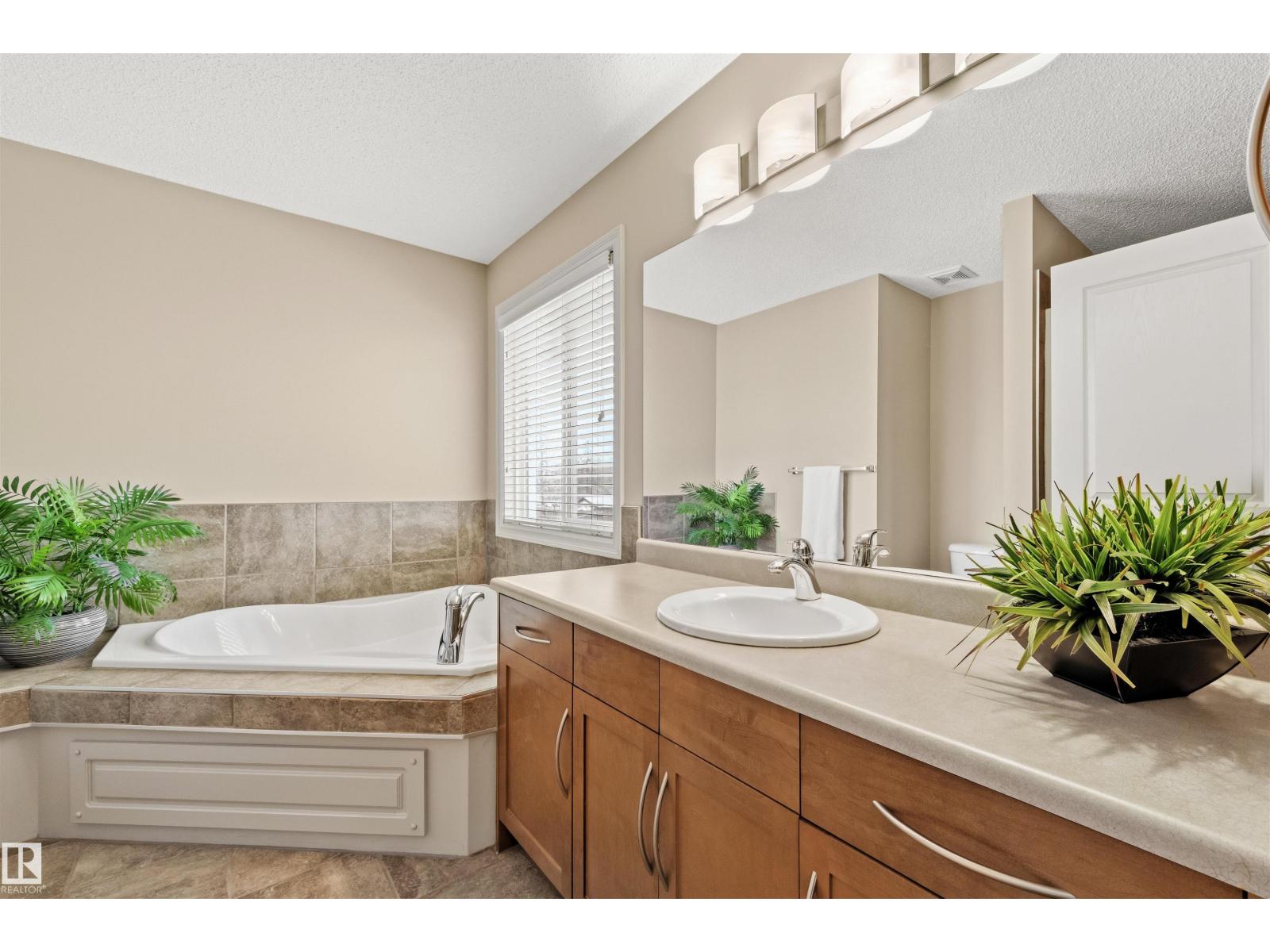 304 79 ST SW, Edmonton