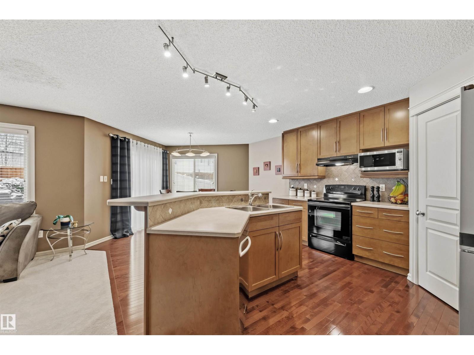 304 79 ST SW, Edmonton