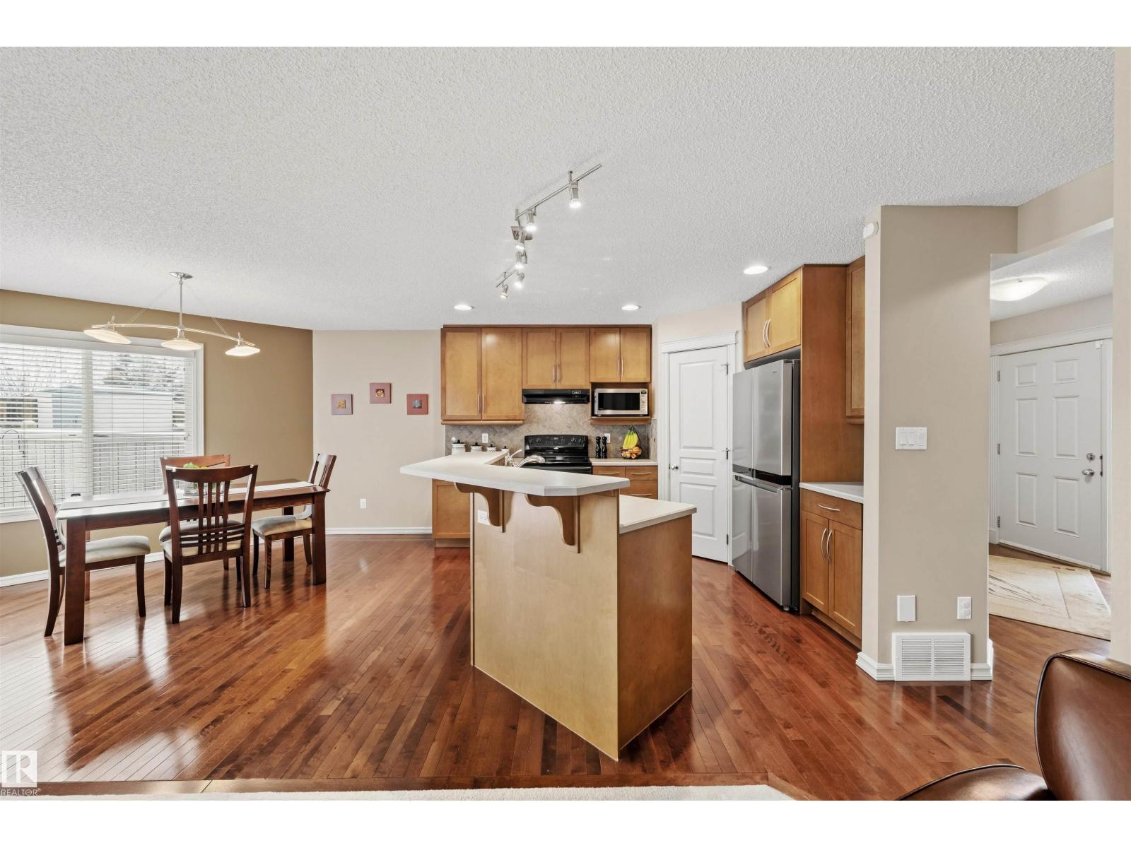 304 79 ST SW, Edmonton