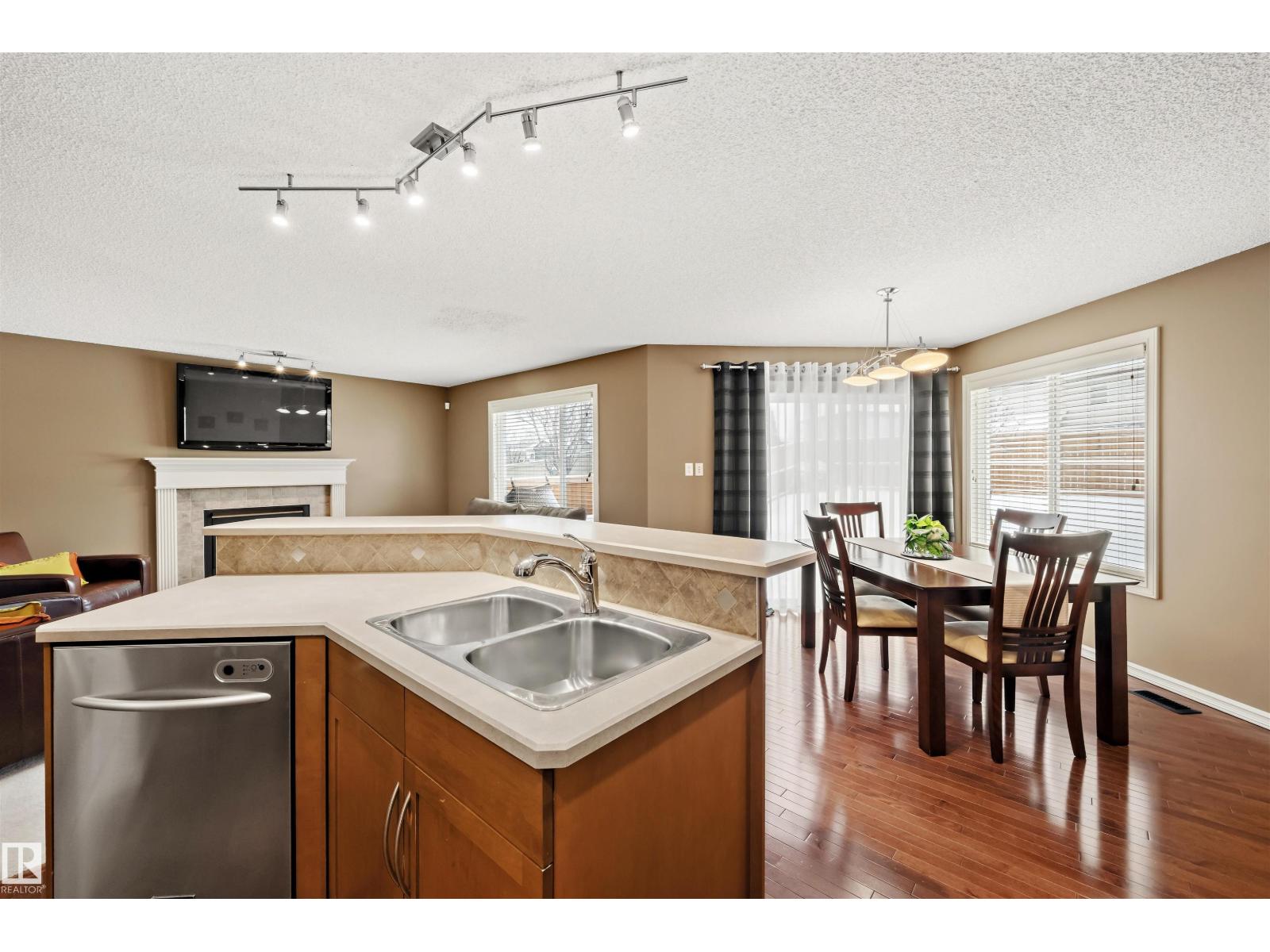 304 79 ST SW, Edmonton