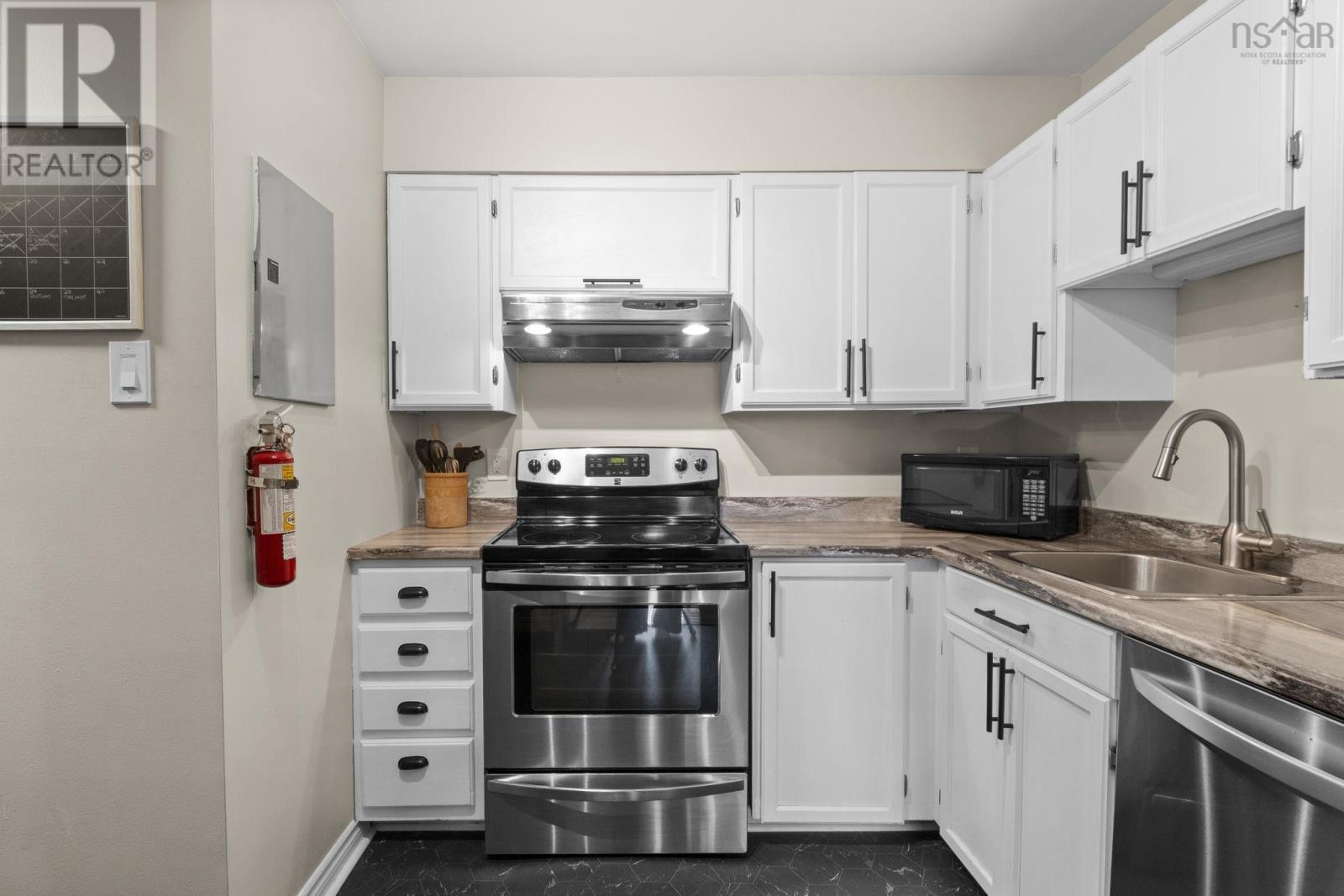 Property 13 of 38 of 115 79 Collins Grove