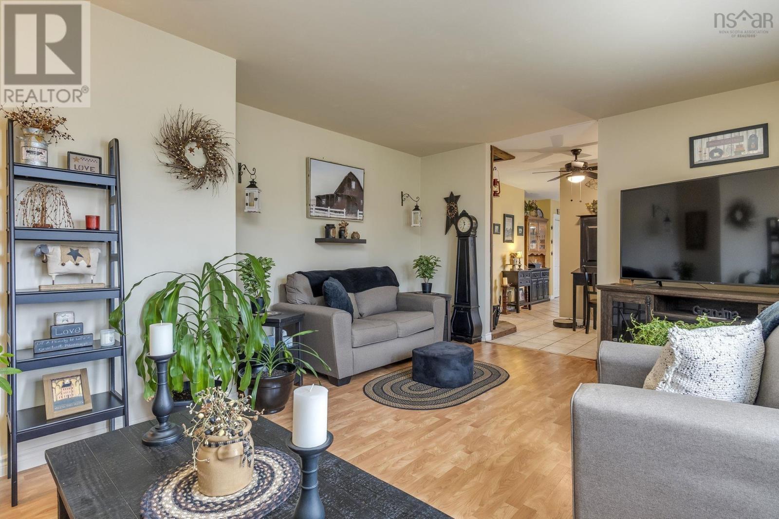 Property 15 of 51 of 885 Thompson Road