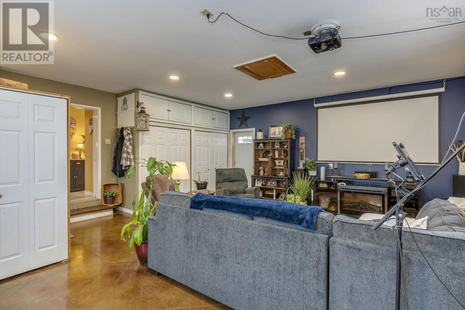 Property 21 of 51 of 885 Thompson Road