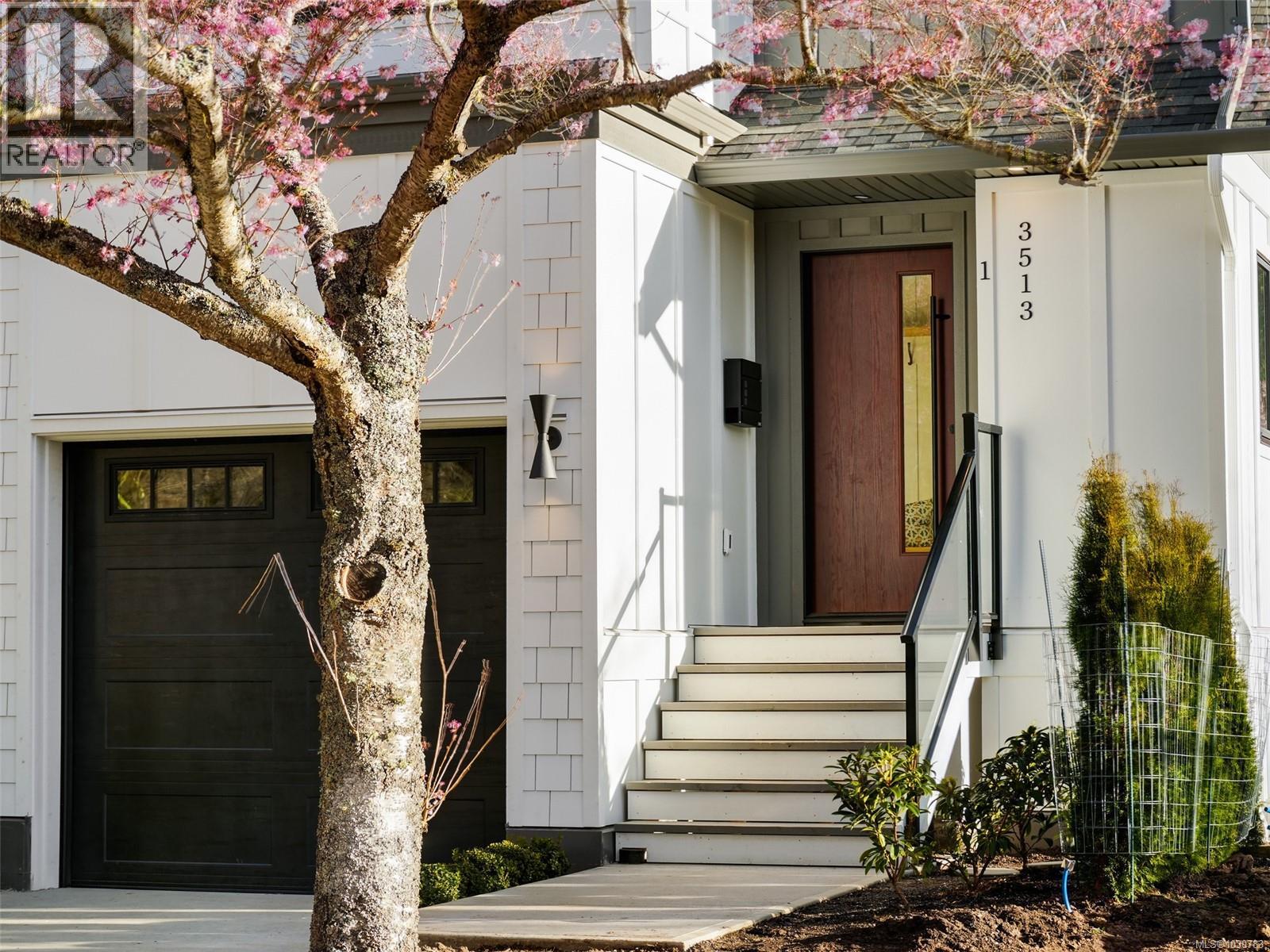 1 3513 Henderson Road, Oak Bay