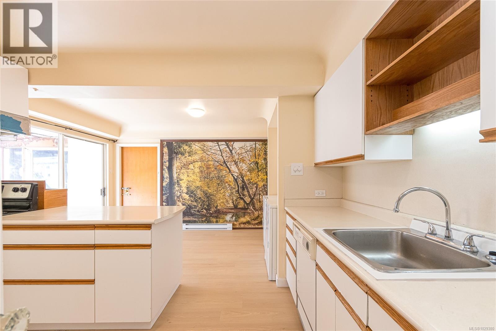  3510 Richmond Road, Saanich